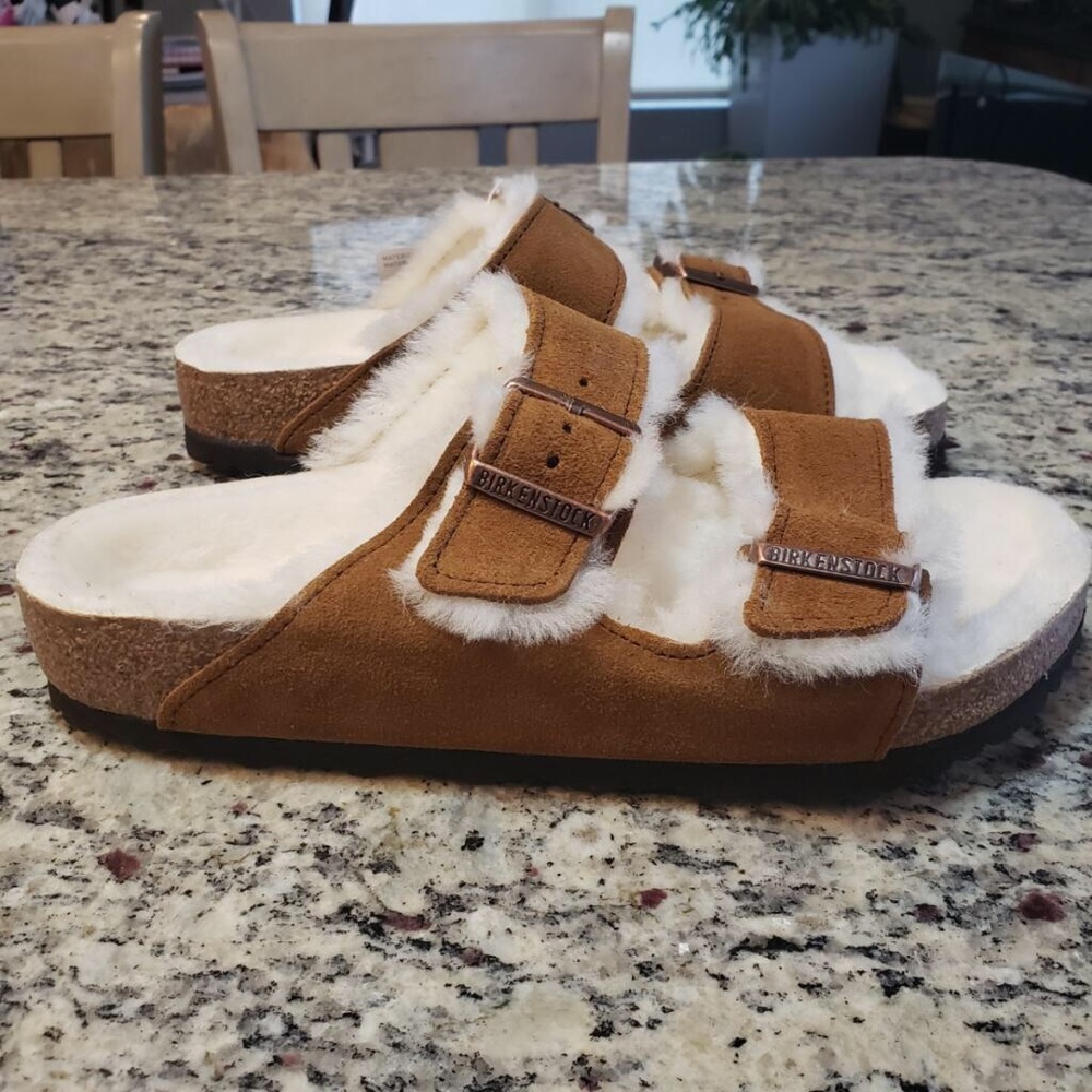 ✨Birkenstock Arizona Shearling Sandal in Tan✨ - Picture 9 of 13